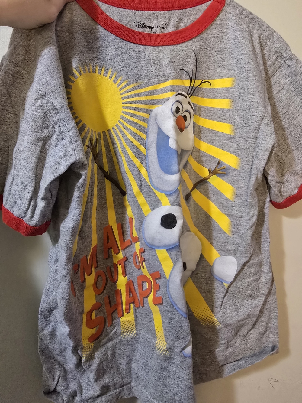 Disney Gray Olaf Tee with Yellow Sunburst and Red Trim Size 7/8 💖=3/$20